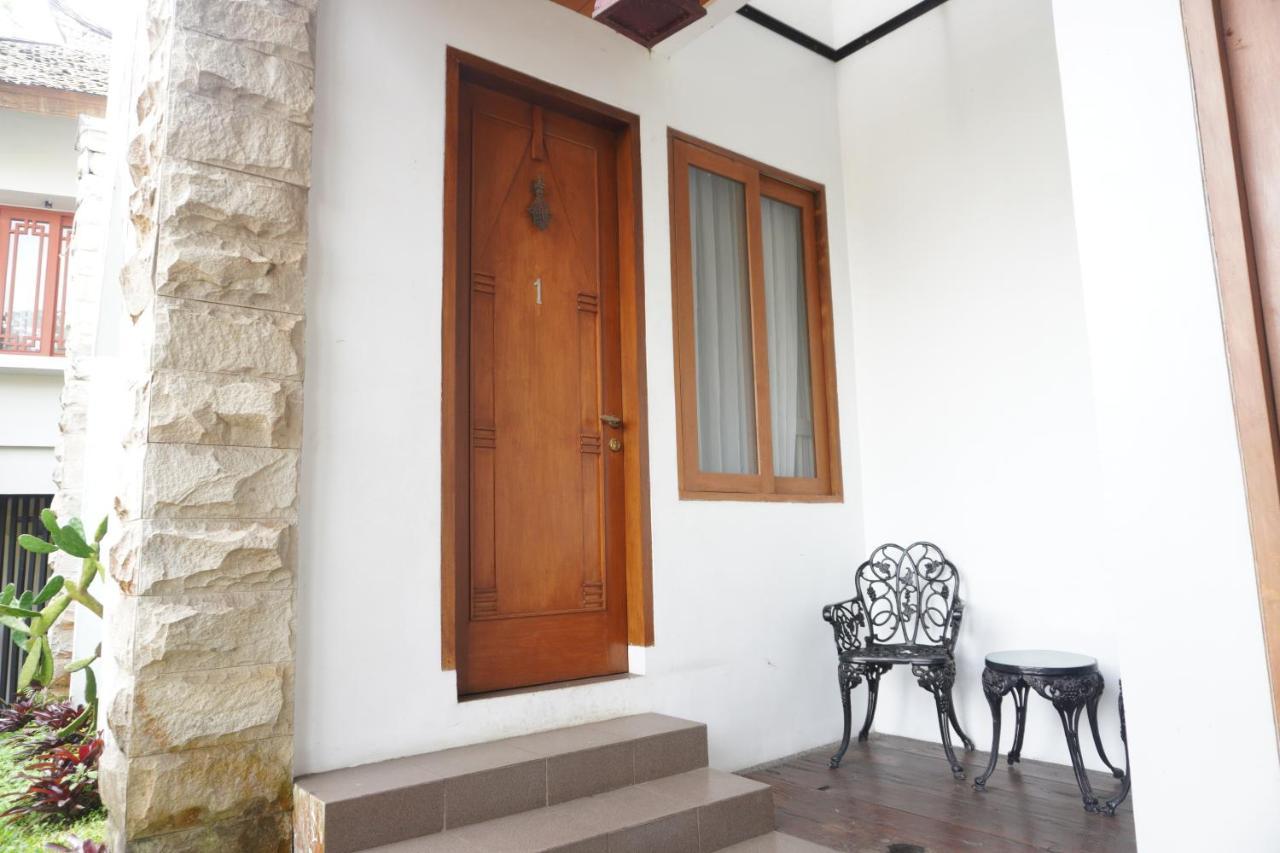Rumah Stroberi Organic Farm & Family Lodge Lembang Esterno foto
