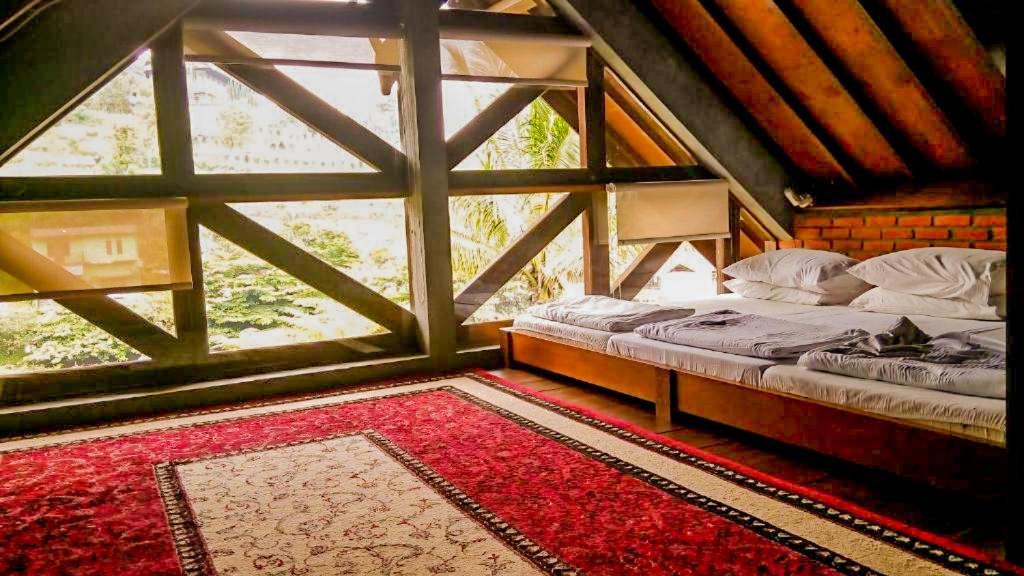 Rumah Stroberi Organic Farm & Family Lodge Lembang Esterno foto