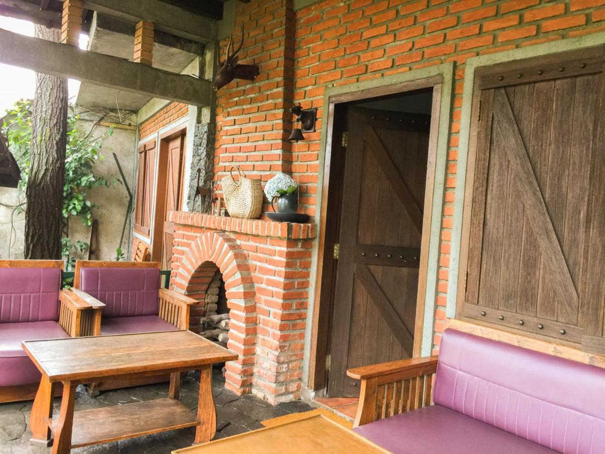 Rumah Stroberi Organic Farm & Family Lodge Lembang Esterno foto