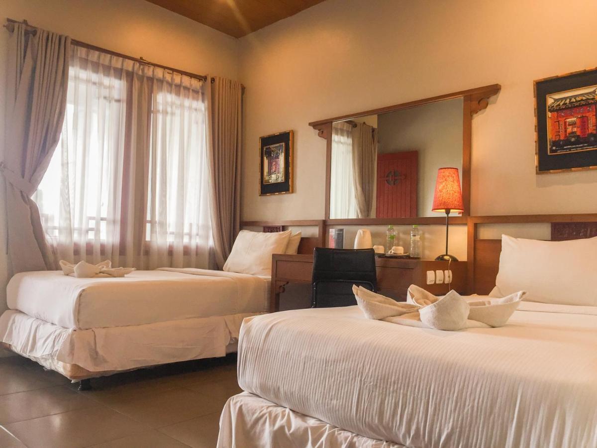 Rumah Stroberi Organic Farm & Family Lodge Lembang Esterno foto
