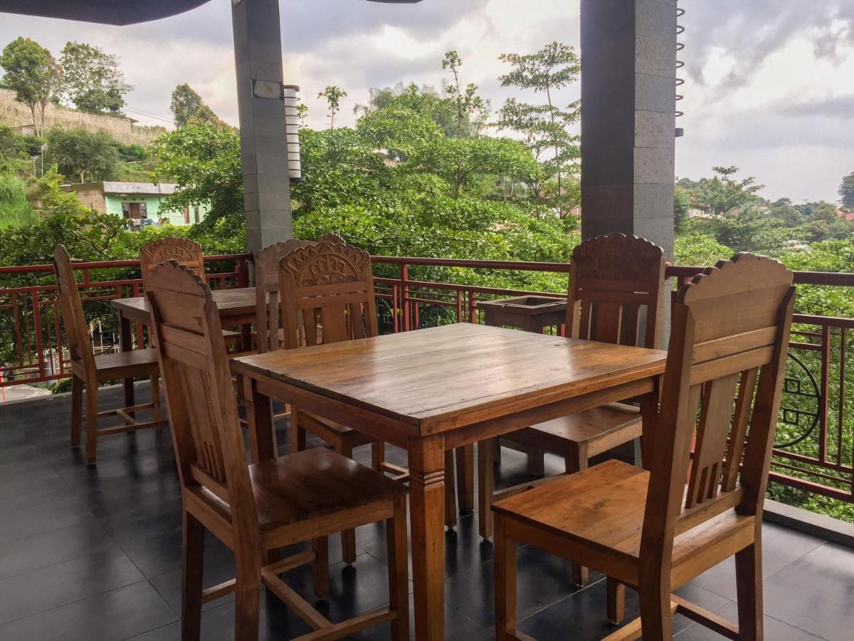 Rumah Stroberi Organic Farm & Family Lodge Lembang Esterno foto