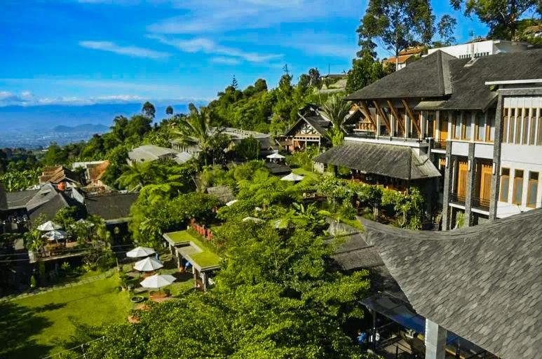 Rumah Stroberi Organic Farm & Family Lodge Lembang Esterno foto