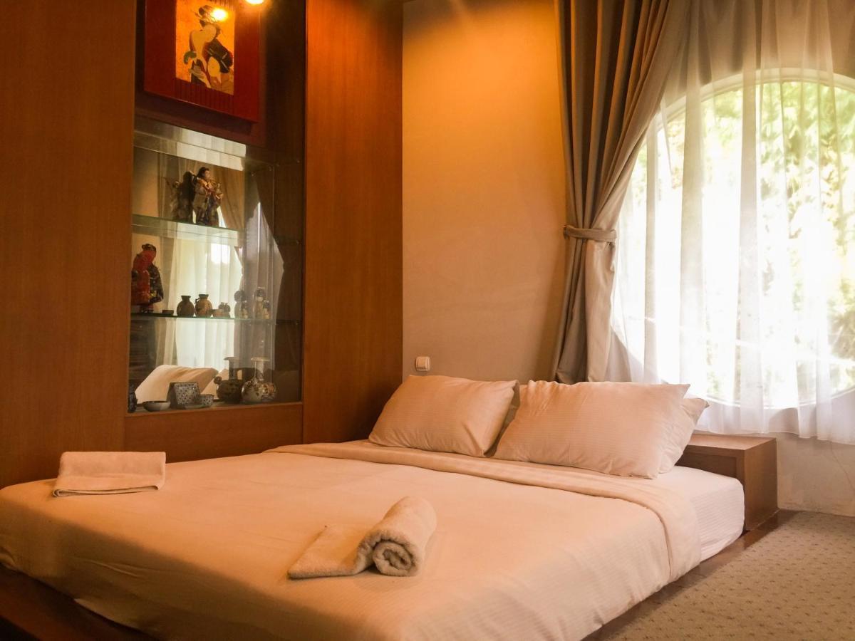 Rumah Stroberi Organic Farm & Family Lodge Lembang Esterno foto