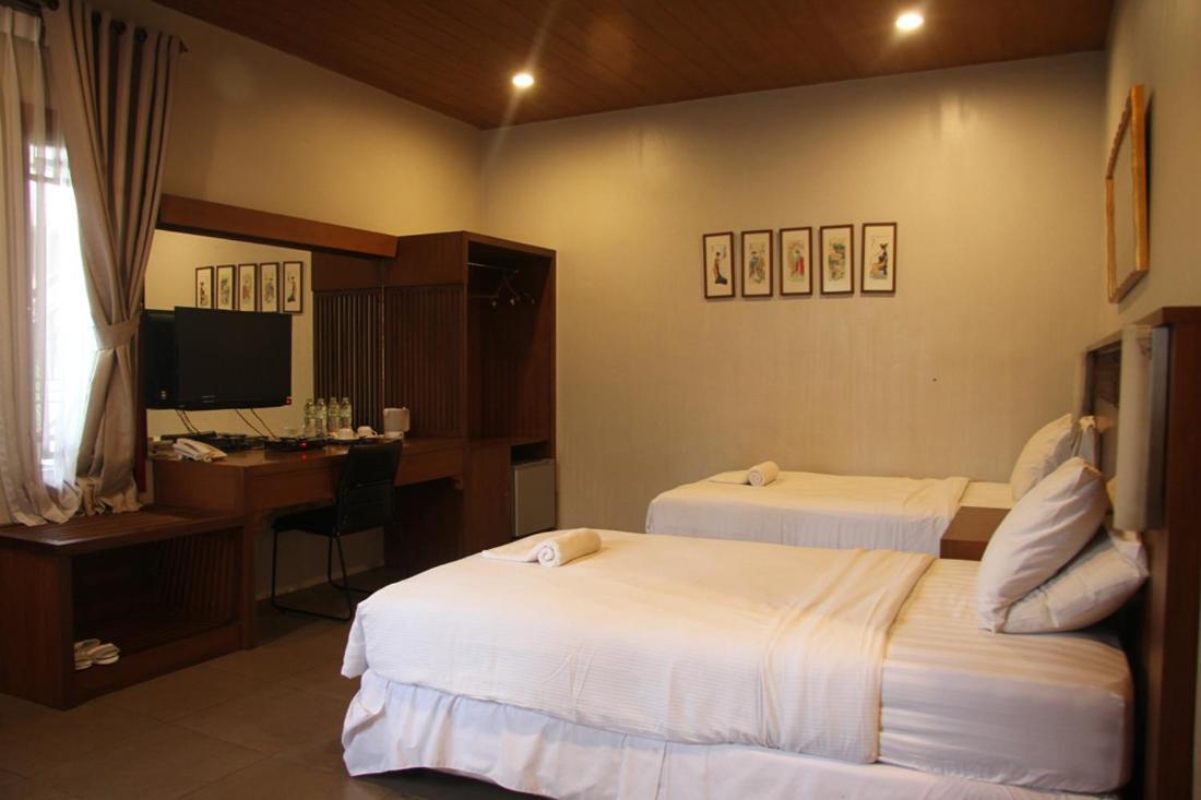 Rumah Stroberi Organic Farm & Family Lodge Lembang Esterno foto
