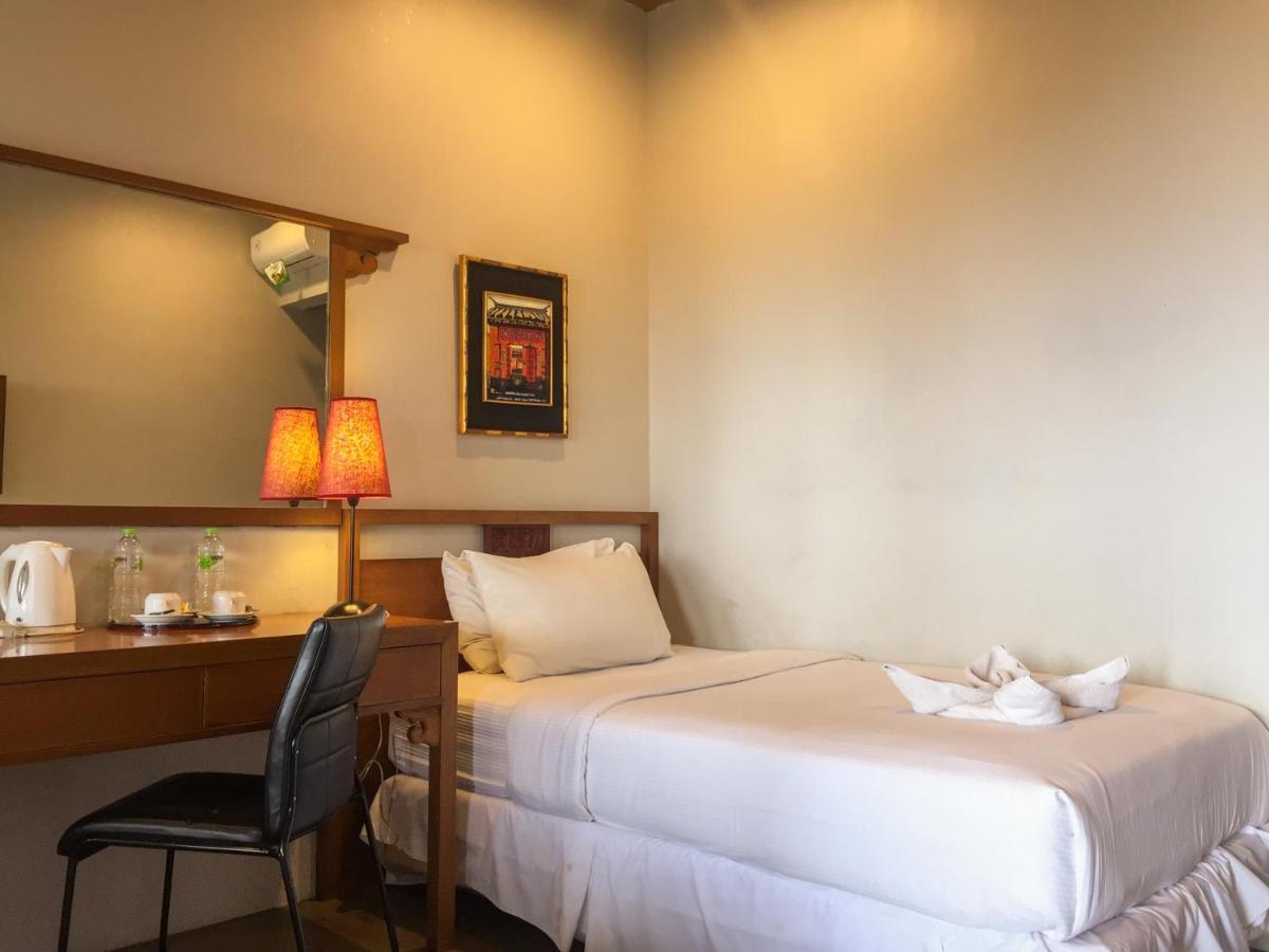 Rumah Stroberi Organic Farm & Family Lodge Lembang Esterno foto