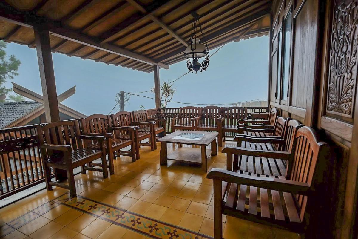 Rumah Stroberi Organic Farm & Family Lodge Lembang Esterno foto