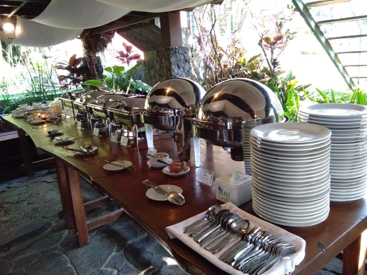 Rumah Stroberi Organic Farm & Family Lodge Lembang Esterno foto